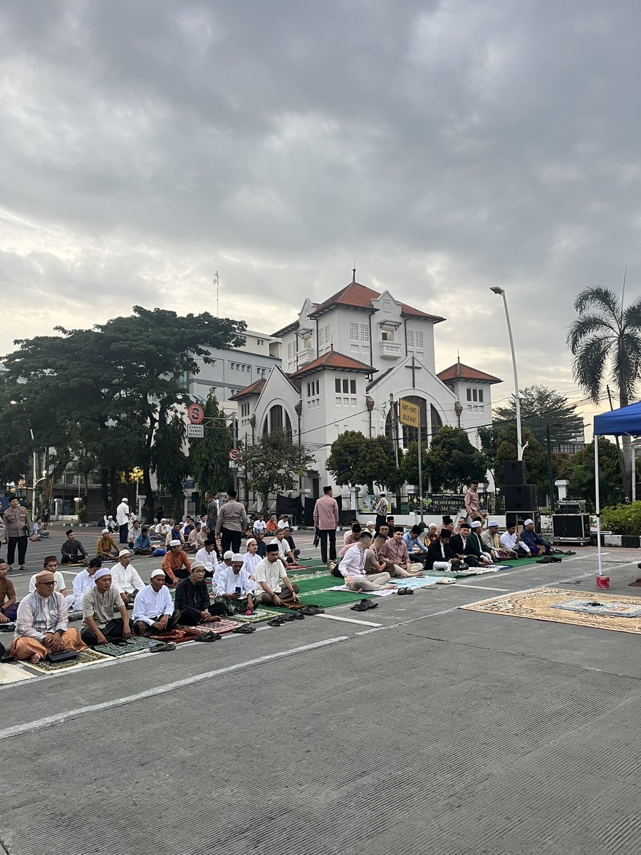 feasttest's tweet photo. current situation di Jatinegara rait now https://t.co/lSZrdPF3JD