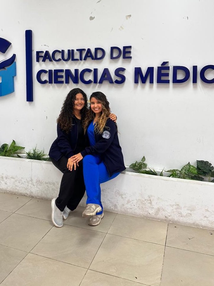LemosNandy's tweet photo. Y pensar que todo empezó en el pre, con un mensajito que nunca imaginé que se convertiría en una amistad tan linda… que hoy es una verdadera hermandad ￼✨
Agradecida con todo lo que hemos logrado y esperando que cada una llegue tan lejos como lo soñamos 💗 https://t.co/xP8Ysz9Rox