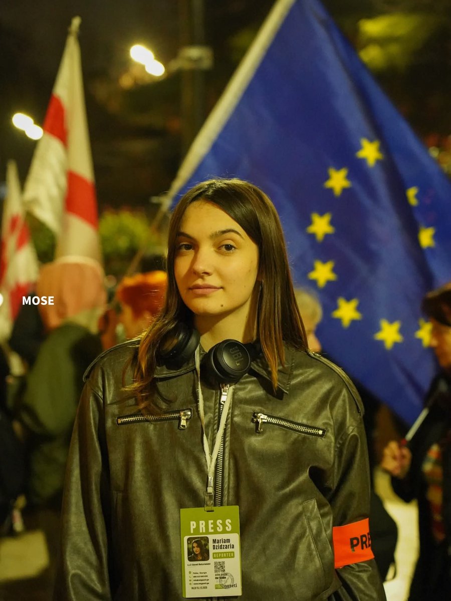 Day 478 of the Nonstop Protests in Georgia!
Pictured: Mariam Dzidzaria, a persecuted journalist from the online outlet Netgazeti, founded by unjustly imprisoned journalist Mzia Amaghlobeli.
#GeorgiaProtests