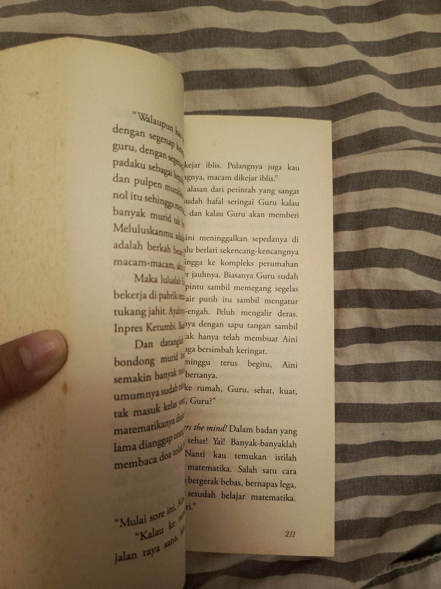 ticket2rides's tweet photo. SELAMAT LEBARAN! ⭐️
wts

Guru Aini by Andrea Hirata
☆ 50k, open nego
☆Tangerang Kota 
☆ condi: kertasnya menguning (buku dari 2022), covernya agak peok ujungnya, overall condi so gewd, dm for more detailed condi
☆ bisa🍊

tag. andrea hirata wts wtb guru aini prelove https://t.co/sYq8J3M8em