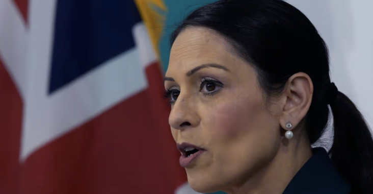 The Mirror tweet media