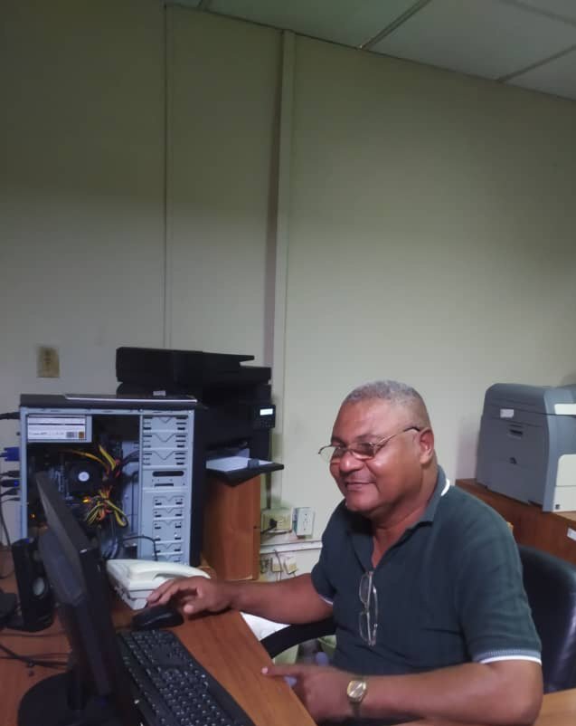 ya86645's tweet photo. Este Viernes , ante las dificultades, crecemos  en la prestación de los servicios y los clientes siguen complacidos. "Toda la gloria del mundo cabe en un grano de maiz"
#InfocapHabana 
#TransformaciónDigital 🇨🇺 https://t.co/CNXGISlLTP