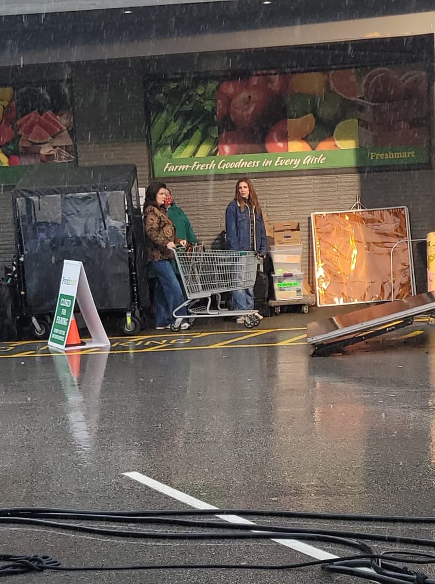 YELLOWJACKETS UPDATES tweet media