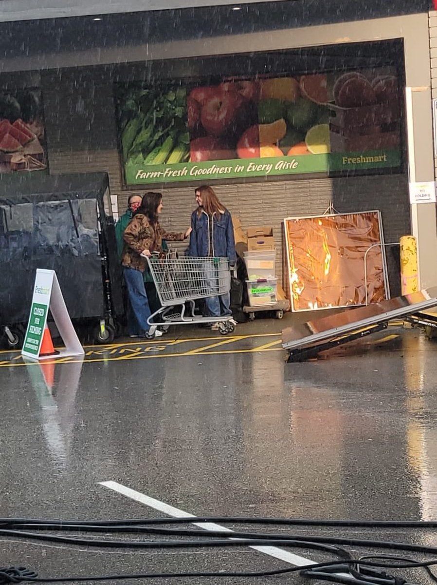 YELLOWJACKETS UPDATES tweet media