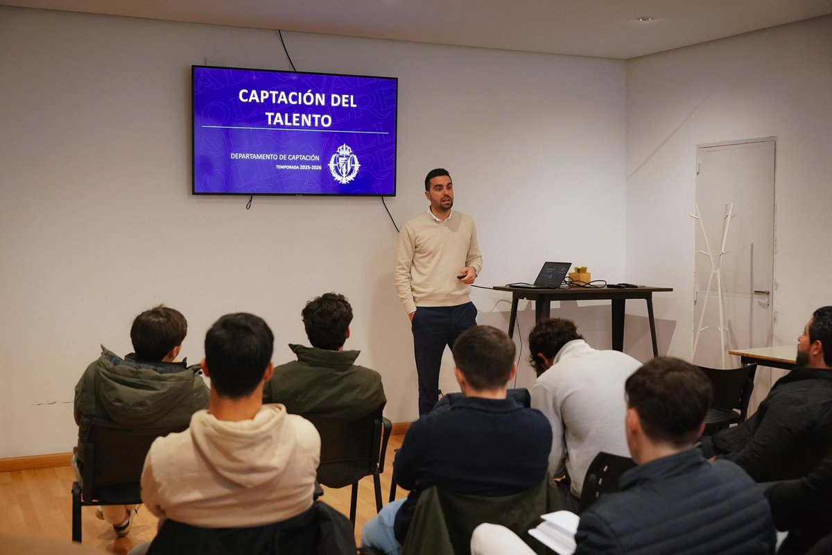 RVcantera's tweet photo. 👨🏻‍🏫💜 Hoy hemos recibido a los alumnos del Máster de @LaLiga, dentro del proyecto LaLiga Business School, con los que hemos compartido diferentes temas de la #RVcantera https://t.co/CdM2qmG2JN