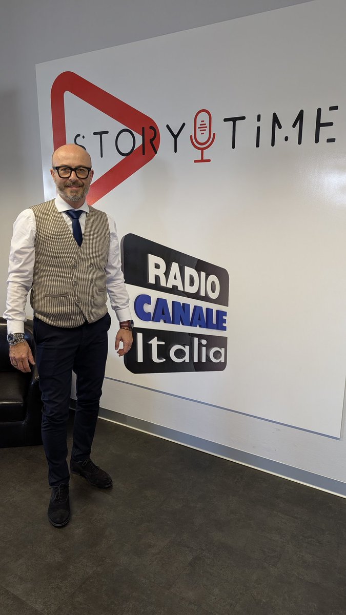 LGramellini's tweet image. Grazie a @storytime_ufficiale per l'invito e l'ospitalità. L'esperienza della radio è e resterà sempre un'esperienza fantastica. 

#storytime #radiocanaleitalia #radio #storytimephotography #bologna