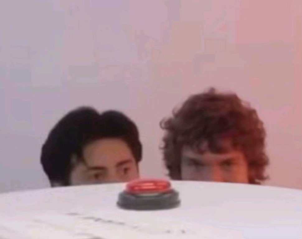 sarah 🏒₊˚⊹♡ tweet media