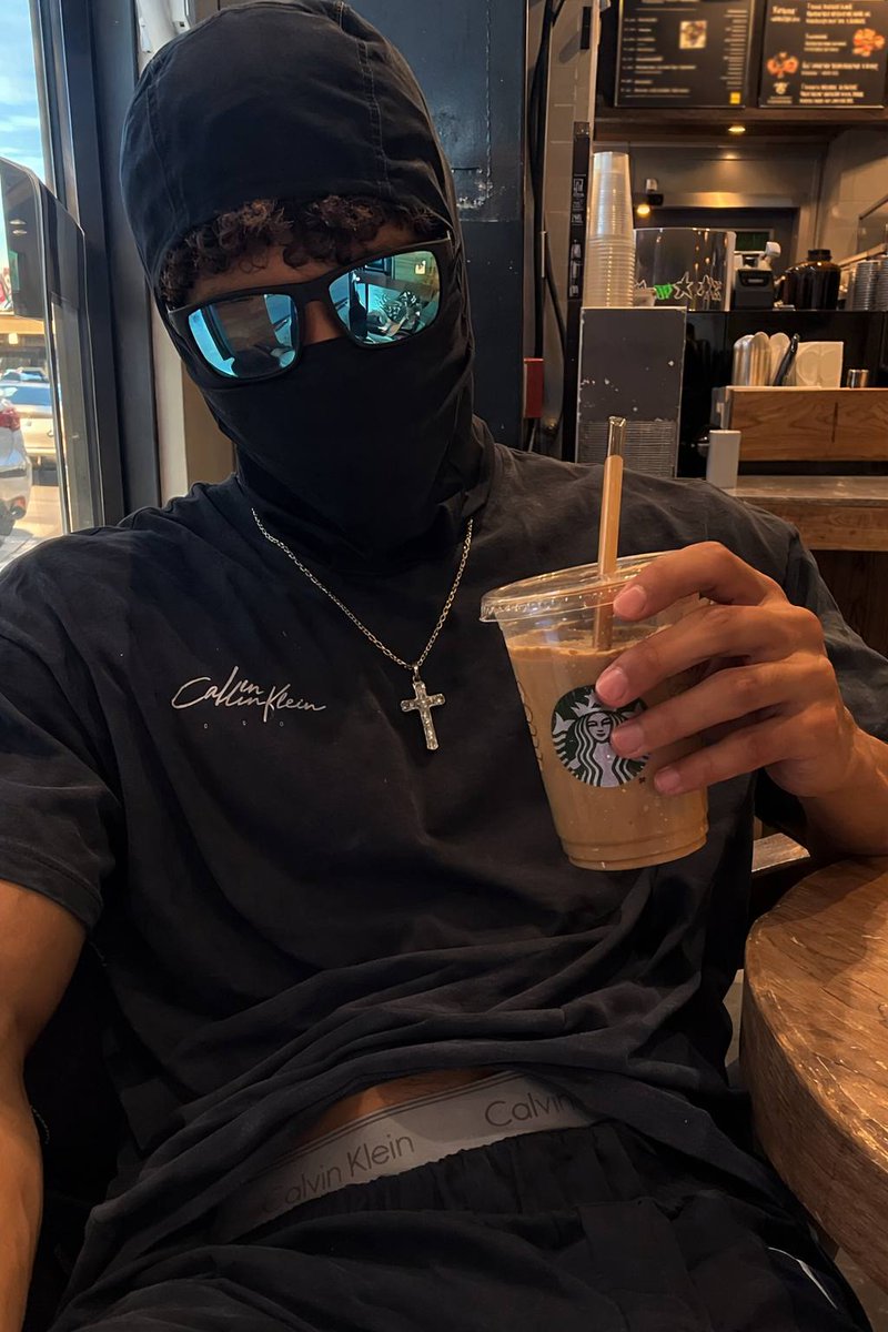 CollegeboyXP tweet media