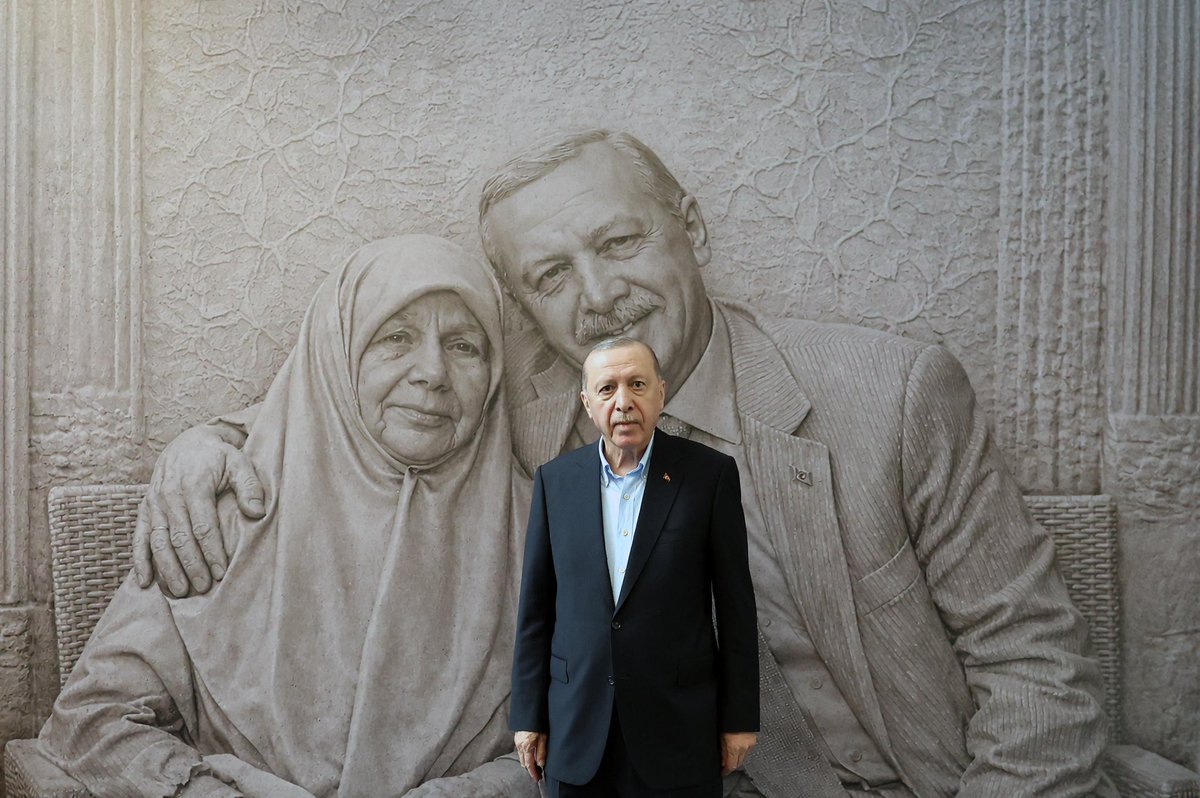 SafaKocoglu's tweet photo. Baba ocağımız, memleketimiz Rize’de; hemşehrilerimizle bir arada olmanın huzurunu ve mutluluğunu yaşadığımız bu anlamlı günde,

Cumhurbaşkanımız Sayın @RTErdogan’ın teşrifleriyle gerçekleştirilen

📍Güneysu Tenzile Erdoğan Devlet Hastanesi açılış programına,
Bakanımız Sayın @OA_BAK ile birlikte katılım sağladık.

Ülkemize, milletimize ve Rize’mize hayırlı, uğurlu olmasını diliyorum.
