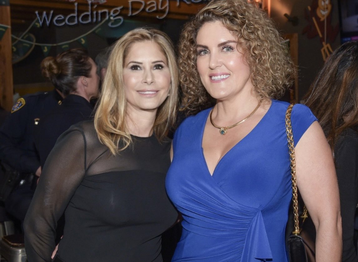 Cbargainhunters's tweet image. Good friend good times 😊Friday is finally here! 💙 Have a great weekend everyone! 💙

#goodvibes #friday #storagewars #bargainhuntersbreaks #ACR