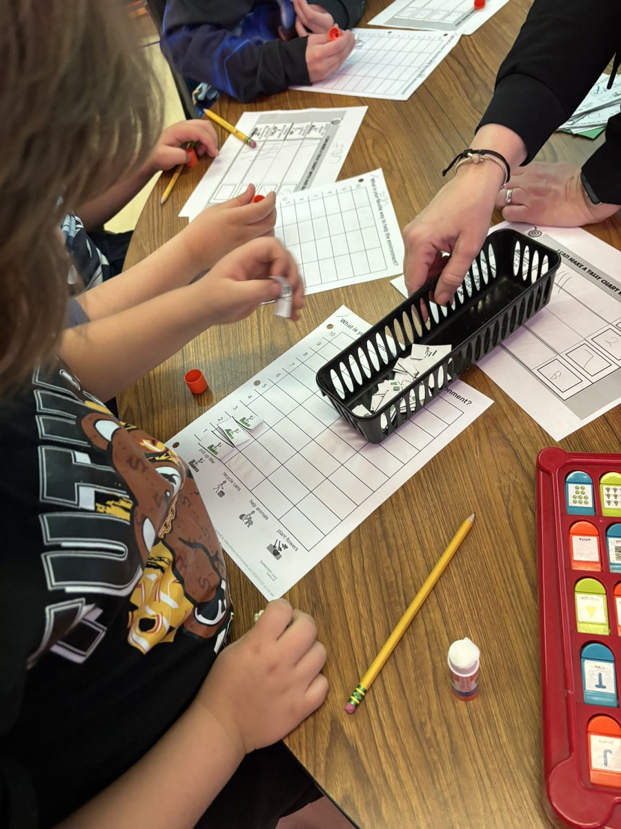 PCSDdentzler's tweet image. Students in Mrs. Egan’s room working on creating tally charts and pictographs from their survey information.   #PCSDProud #DentzlerEagle #AlwaysLearning.