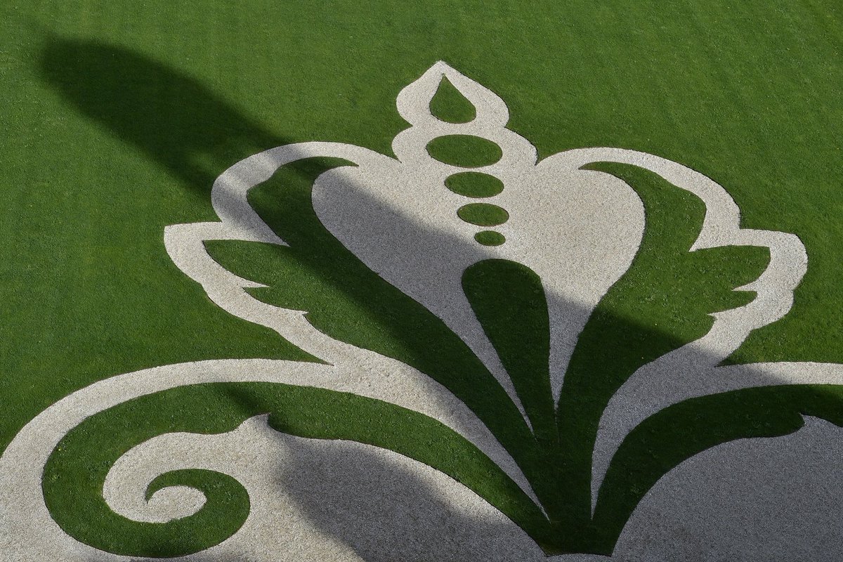 domainechambord's tweet image. Nous fêtons un anniversaire aujourd'hui 🇫🇷🎂 Les jardins à la française sont ouverts depuis 9 ans ! On vous propose de les survoler 📸 #printemps #20mars