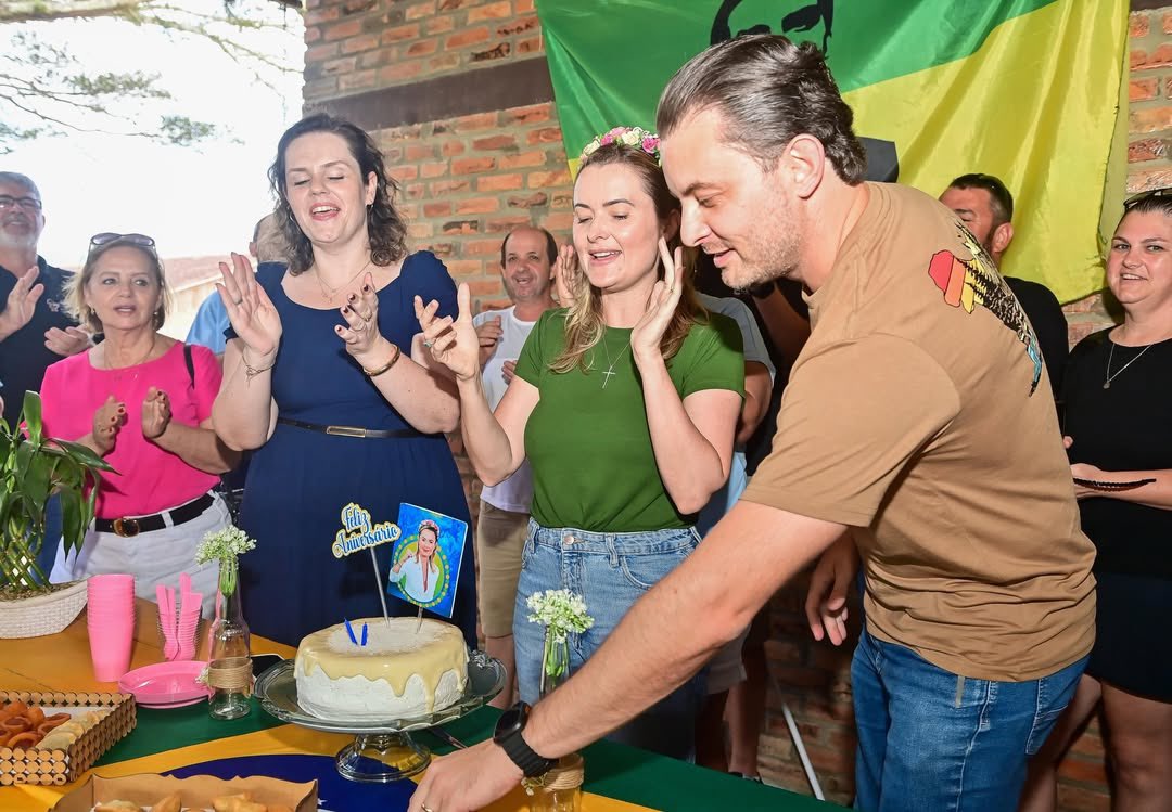 Júlia Zanatta tweet media