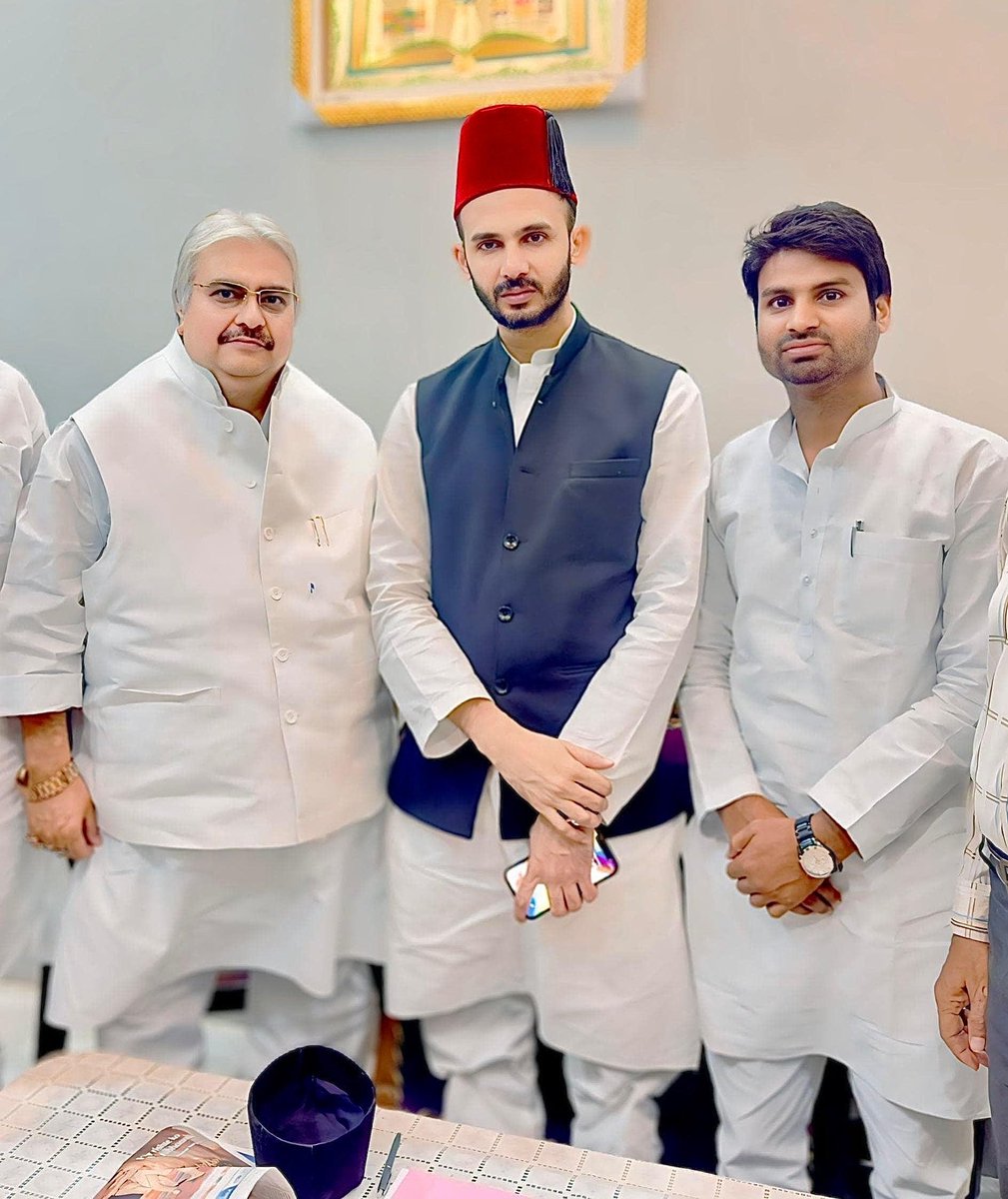 हर दर्द की शिद्दत छुपाई जाएगी 
ईद तो ईद है खैर मनाई जाएगी।
#EidMubarak