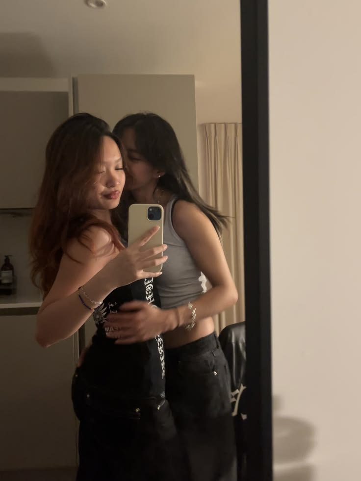 ⚢︎ (@lesbicarj) on Twitter photo 