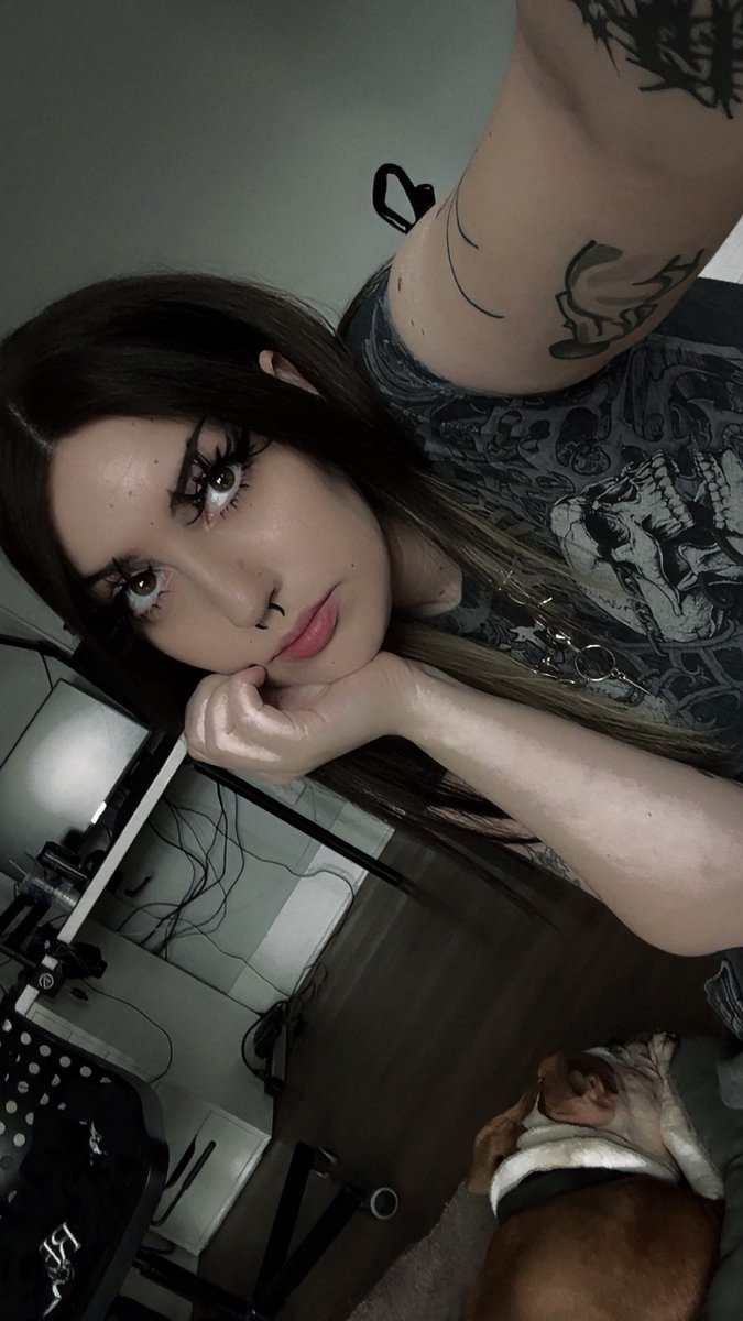 𝔥𝔞𝔫𝔫𝔞𝔥 // 𝔫𝔢𝔵𝔶 tweet media