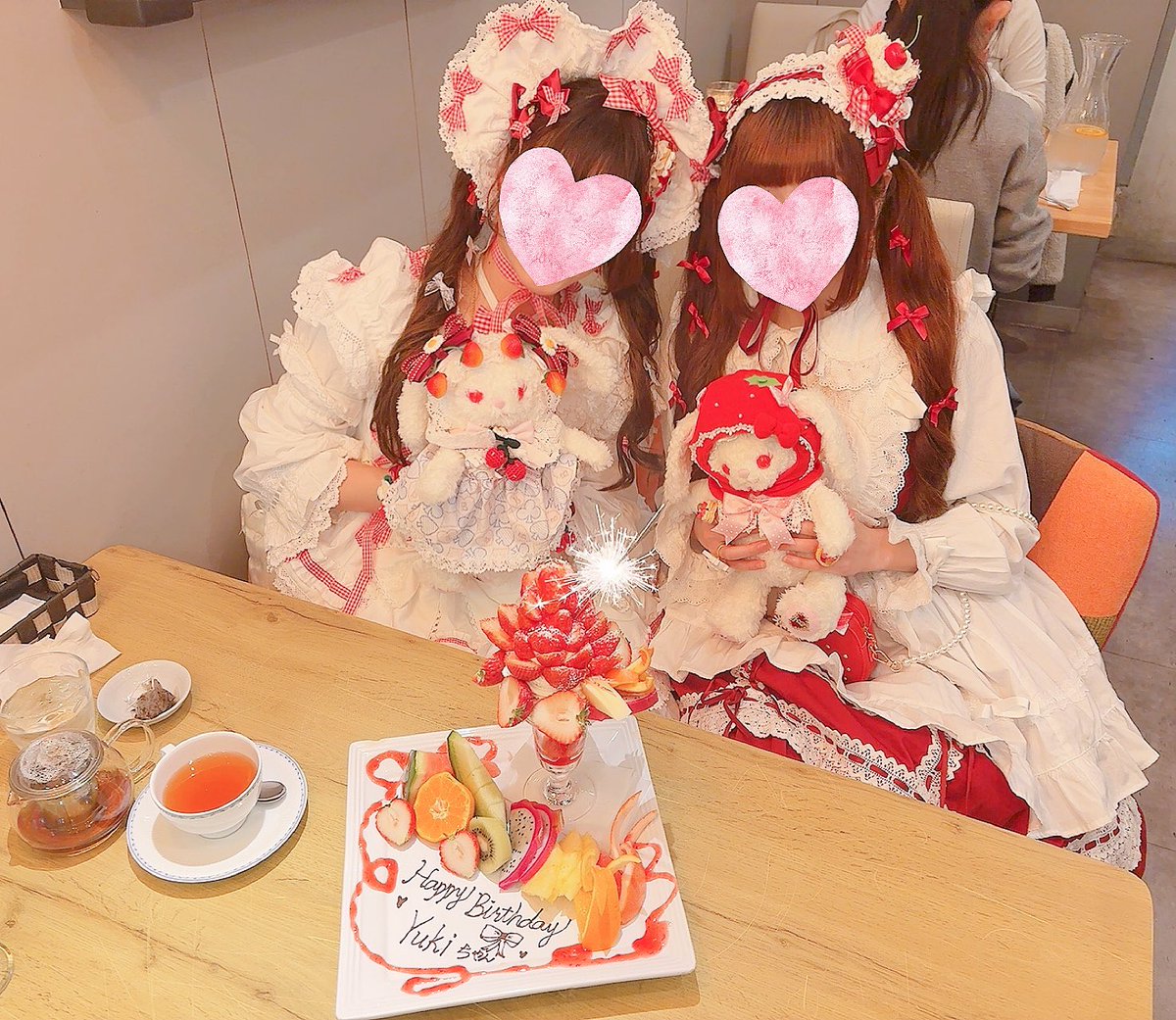 mipuo335's tweet photo. ちょい前に誕生日を迎えたので、お誕生日お祝いにフルーツ浴びました🍓🍊✨
素敵なプレゼントまでいただいてしまって、、- ̗̀🎁 ̖́-
miiちゃん(@kuma33kuma331 )いつも本当にありがとう💐💕 https://t.co/yLor7D23Ep