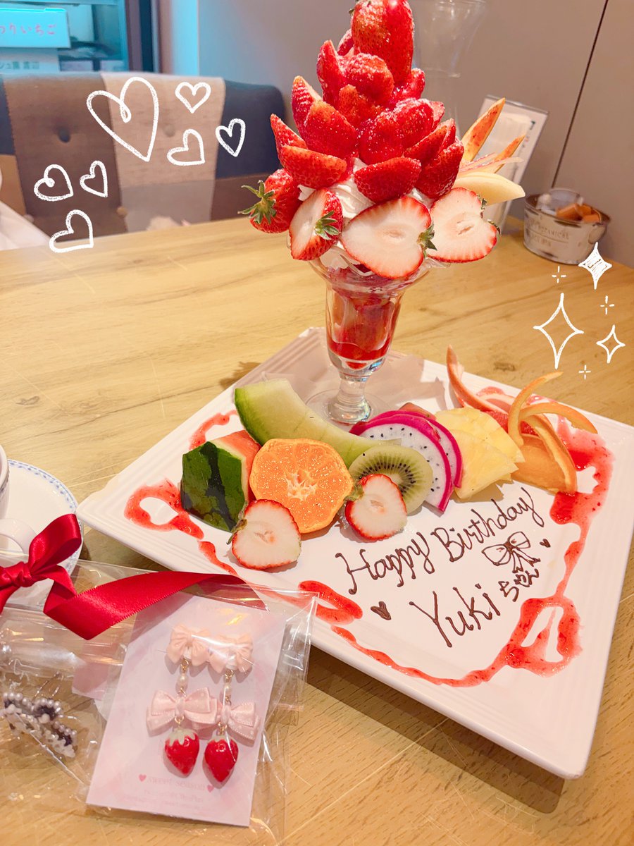 mipuo335's tweet photo. ちょい前に誕生日を迎えたので、お誕生日お祝いにフルーツ浴びました🍓🍊✨
素敵なプレゼントまでいただいてしまって、、- ̗̀🎁 ̖́-
miiちゃん(@kuma33kuma331 )いつも本当にありがとう💐💕 https://t.co/yLor7D23Ep