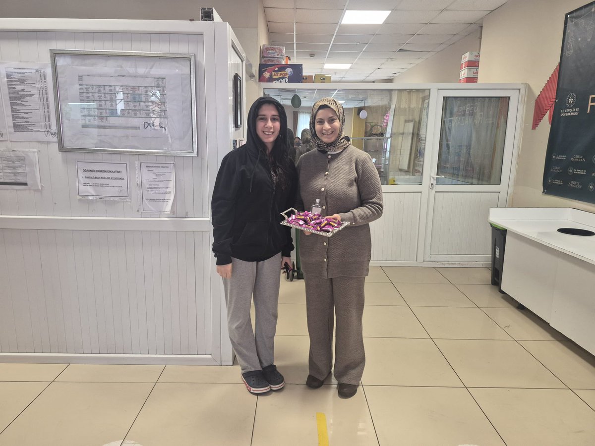 KarabukKYGM's tweet photo. 📍 Kâtip Çelebi Yurdu 
Yurdumuzda bayram sabahı herkese hayırlı bayramlar 🍡🍬🍭 https://t.co/5ORC8y5z8a