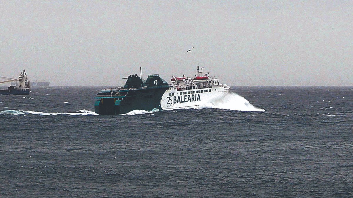 diegonaranjo19's tweet photo. @joseriverof @ADCeuta_FC Precisamente iban en este barco… si hubiéramos jugado de local, ya estarían pidiendo la suspensión. https://t.co/Kwp5ZMRZic