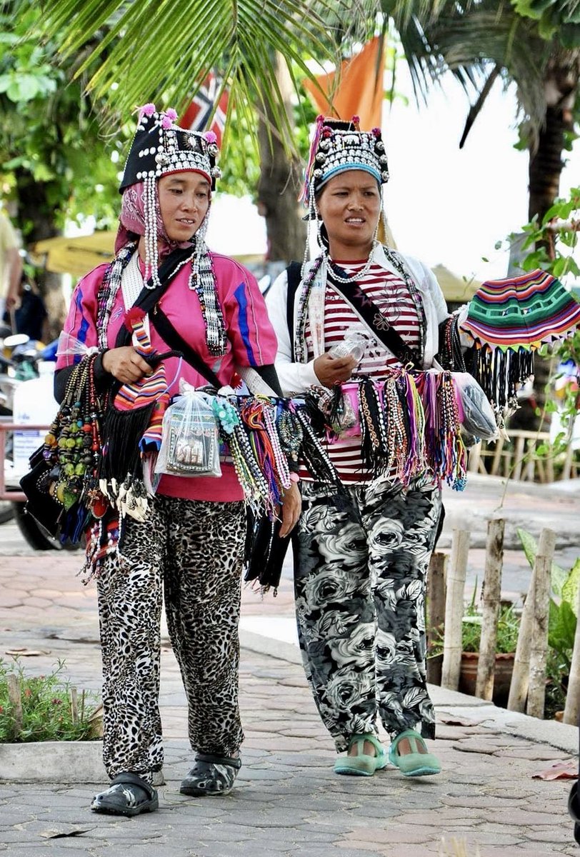 Anakin2000's tweet photo. Costume jewelry vendors from the North in Pattaya, Thailand. https://t.co/KYYyHiKl7h