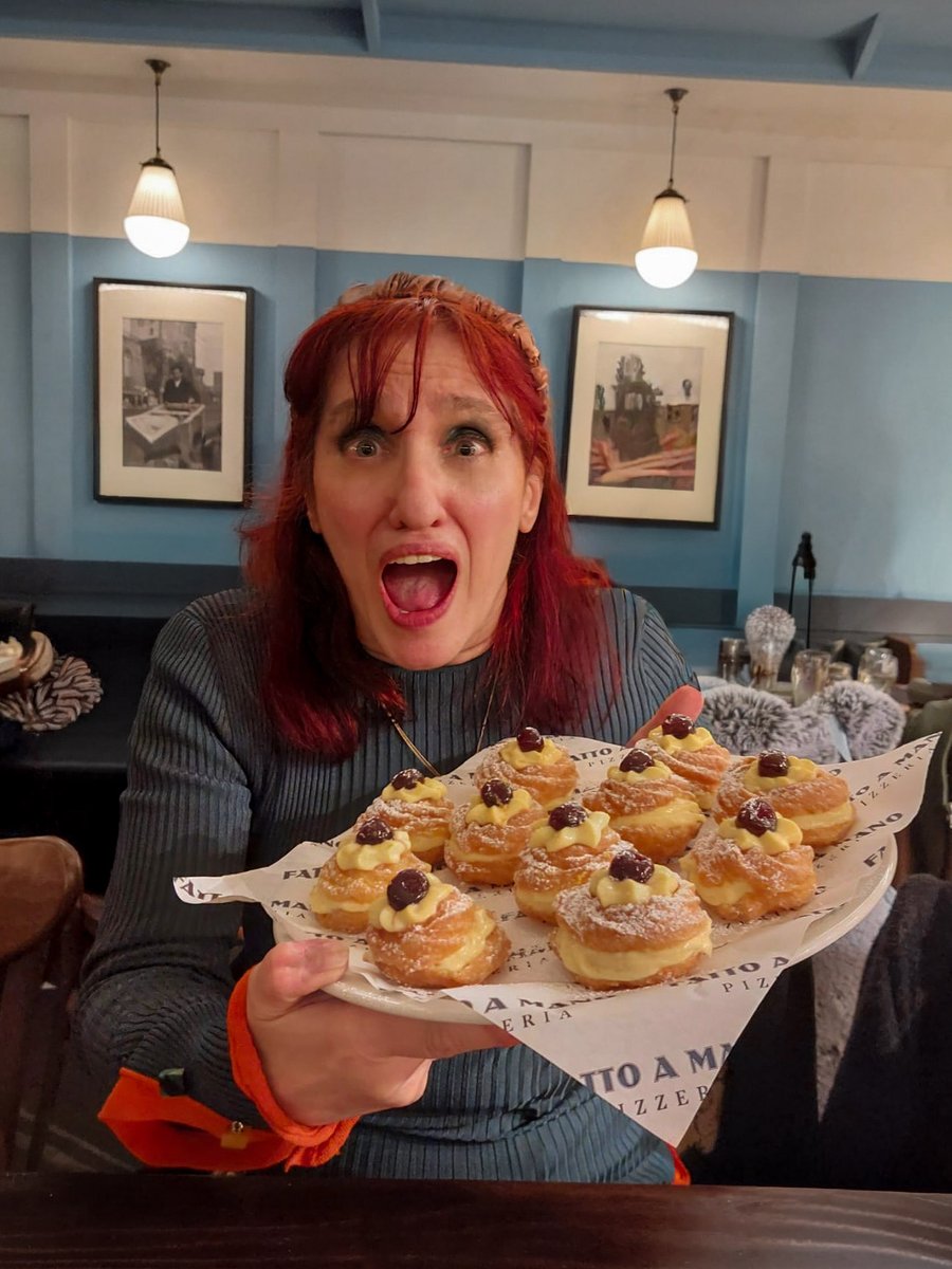andrearuszel's tweet photo. Andrea x @fattoamanopizza 
Celebrating Bella Disgrazia - the pineapple pizza, reimagined.
A table of diplomats, influencers &amp; journalists tasting the most controversial pizza… differently. 
Closed with my Zeppole di San Giuseppe.
Southern Italy meets London. https://t.co/YnmfzY3GfU