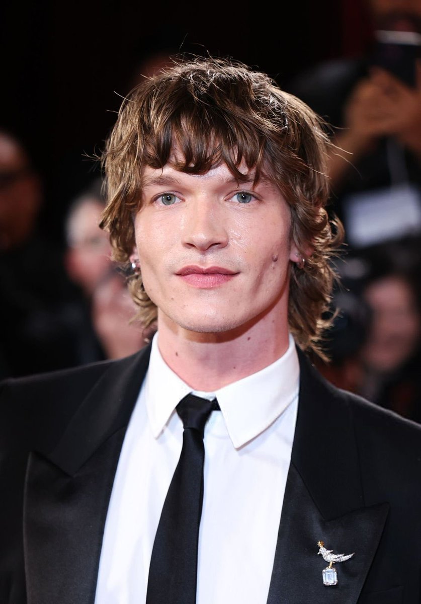 nat. 🪩 tweet media