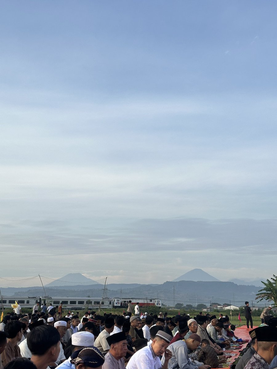 pepsky7's tweet photo. @muhammadiyah Weleri kendal kak, syahduu ✨ https://t.co/ibFELe8A8X
