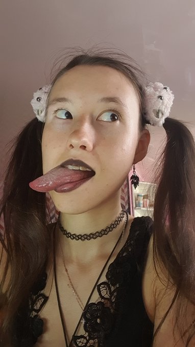 longtonguegirl