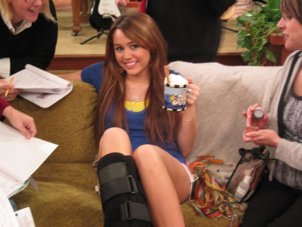 Hannah Updates tweet media