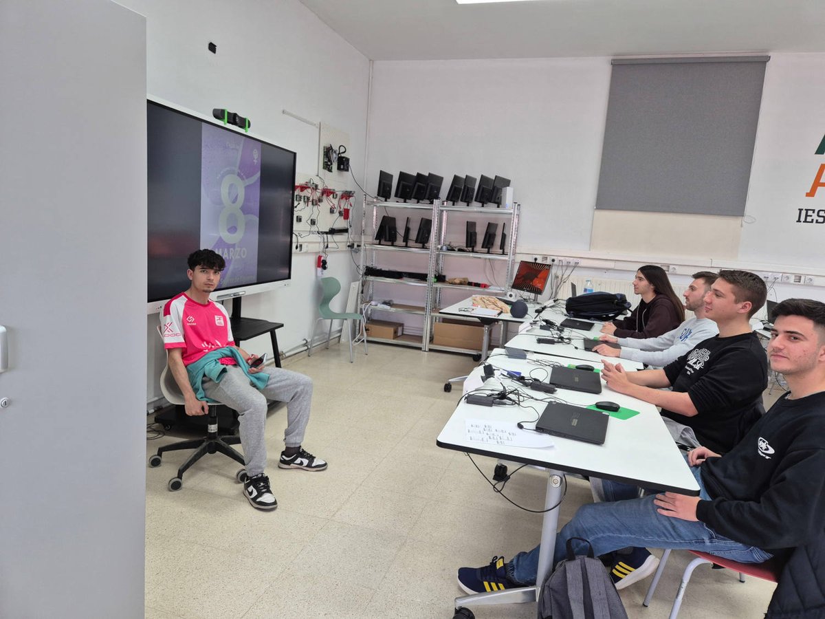 IES SUÁREZ DE FIGUEROA tweet media