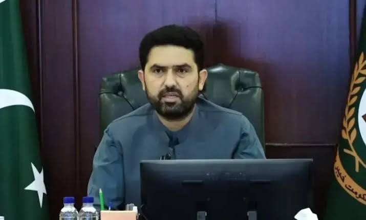 اگر غلط پالیسیز پر تنقید کرنے والوں کو ملک سے نکل جانے کا کہا جائے گا تو پھر 25 کروڑ میں سے صرف چند بوٹ پالیشیے ہی بچ جائیں گے، جن کو ملک چلانا نہیں ،صرف بوٹ چمکانا آتا ہے۔ پاکستان اس وقت جس کرائسز میں پھنس چکا ہے اس صورتحال سے ملک کو صرف عمران خان ہی نکال سکتے ہیں۔ ہوش اور عقل