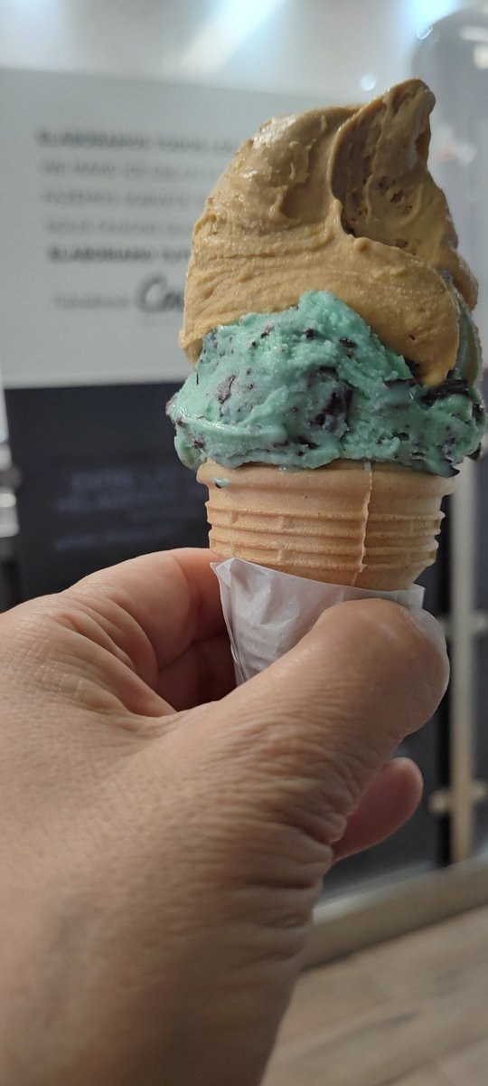 Frau Bruja tweet media