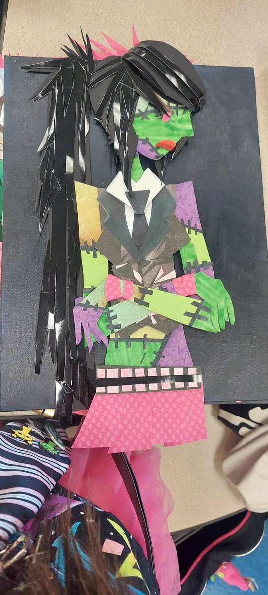 EvilMortyXCX's tweet image. Hai um...I been picked to be part of a art show at my school BUT IDEK WHAT 2 PIECES OF MINE TO CHOOSE ....😭 I lowk don't like any ..❤️‍🩹 #apart #msitwt #art