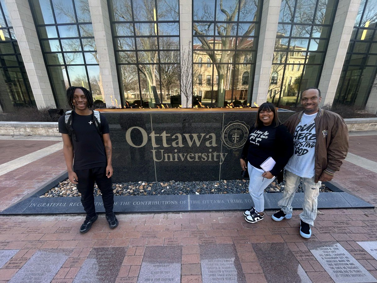 BarnettJeran's tweet photo. #AGTG After a great conversation with Coach Kaiser I am blessed to receive an offer from Ottawa University @braveshoops. Big thanks to Coach Payton Kaiser for believing in me and making me feel welcomed. @SMNBoysBB @KCKElite https://t.co/wpGwpqui3x
