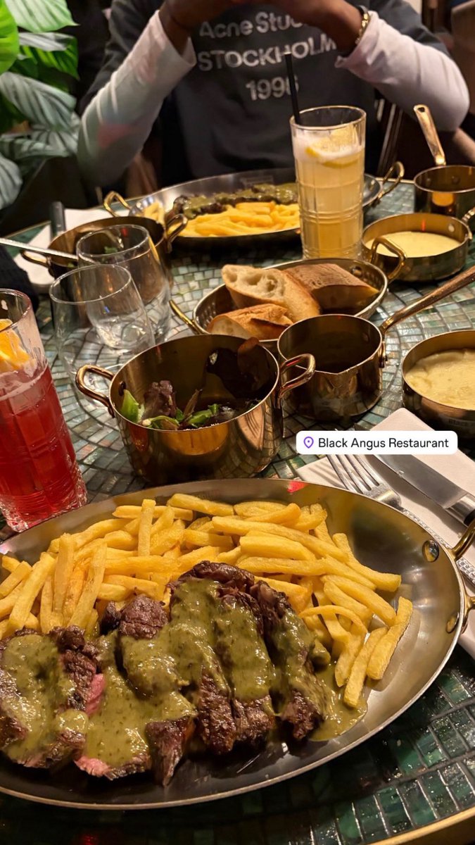 R o n a n tweet media