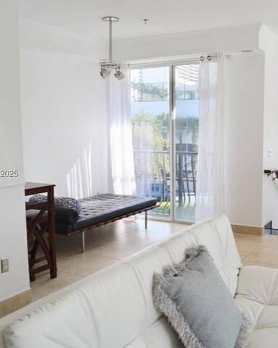 damoncohen's tweet image. Aventura paradise! 🌴 1,100 sq. ft. 1-bed with a rare private garage and pool views. Just 5 mins from the beach!

📍 3205 NE 184th St #9302
💰 $374,900

#AventuraLiving #FloridaRealEstate