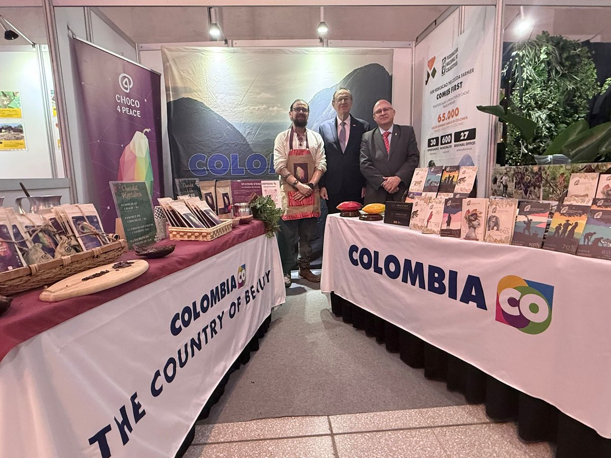 Embajada de Colombia en Canadá tweet media