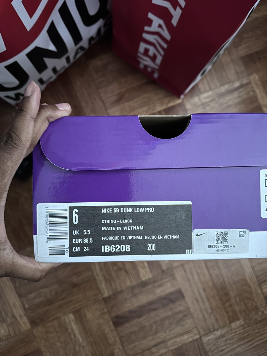 Small Feet Big Heat tweet media