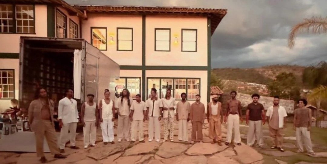 Track Anitta tweet media