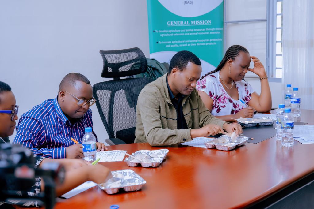 Rwanda Biotech Capacity Building tweet media