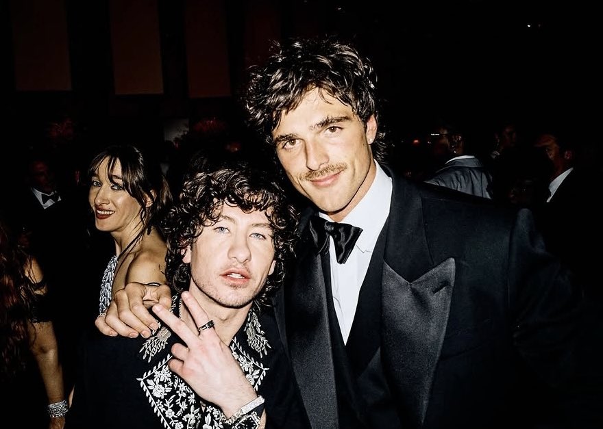 jisoo thee targaryen stallion tweet media