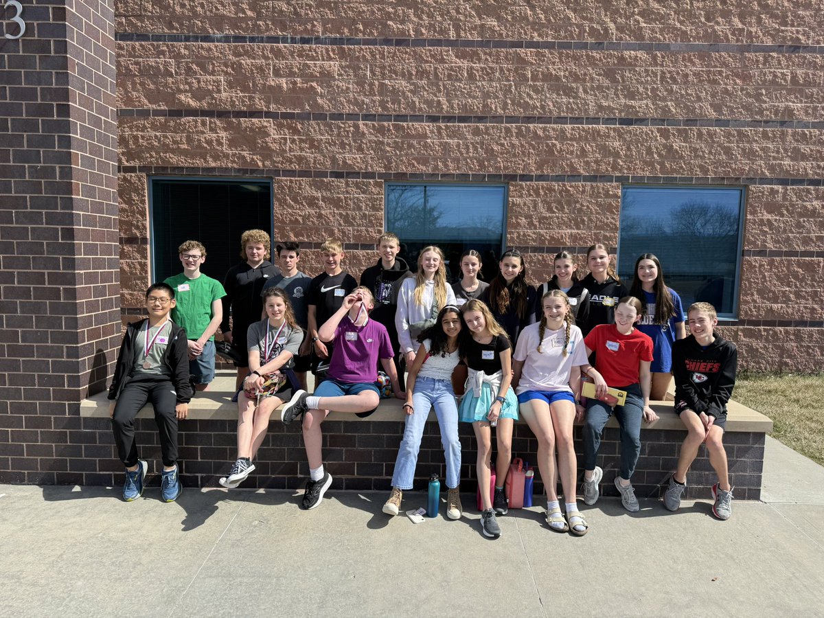 BMSHAL_Hahn's tweet photo. 7/8th MPS Spring Quiz Bowl!  3rd place to the BMS C team today!! @BMSActivities https://t.co/c1Fn7MWHPr