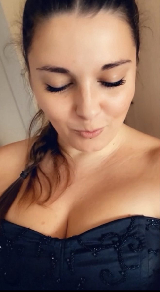 goddessliliana_'s tweet photo. I can be so damn toxic and that‘s exactly what you love most about me https://t.co/YtrIWzskHD
