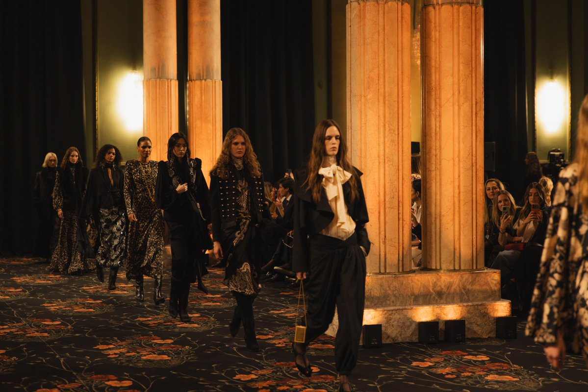 MidWoman tweet media