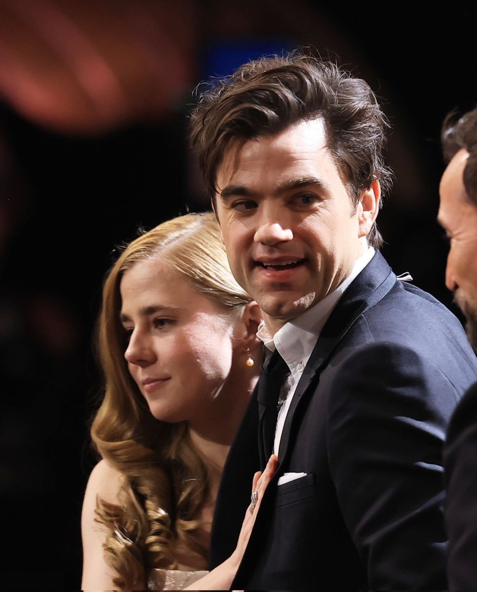 pdeardzcrave_'s tweet photo. Taylor Dearden talks about her IRL relationship with Patrick Ball and Mel & Langdon’s relationship: 

“A really cool behind-the-scenes thing is that Patrick has autistic family, so he's actually very well-versed in neurodivergence. I remember the first season especially, he was trying to figure out how, as a person who actually knows what they're doing, how to do it wrong. We would kind of discuss, okay, how would someone who knows none of this respond? How do you play clueless when you actually know it?

For Mel to have someone who's curious about her—and it's not that he gets her fully, but he wants to—that means the world. I don't have siblings, but Patrick always tells me, and apparently all of his friends have texted him and said, "Dude, she's just like your sister." Every day, Patrick will be like, "Oh my God, that's something my sister would do.”