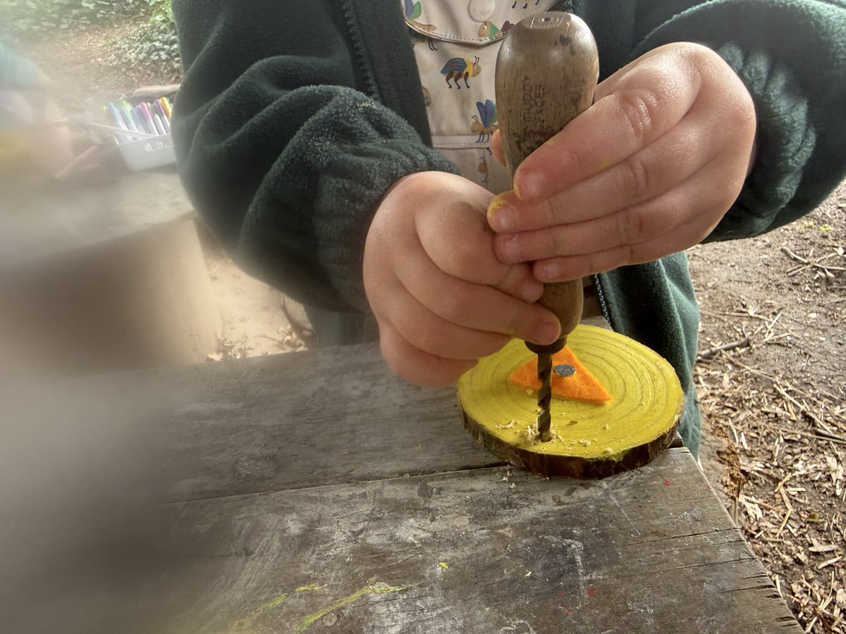 PreMilford's tweet photo. We have been busy at #ForestSchool this week using real tools from @Muddyfaces such as hammers and palm drills to create some amazing chicks and bunnies! Toasting our hot cross buns over the fire with toasting forks has also been fun! 🤩 https://t.co/tmr4GumTW2