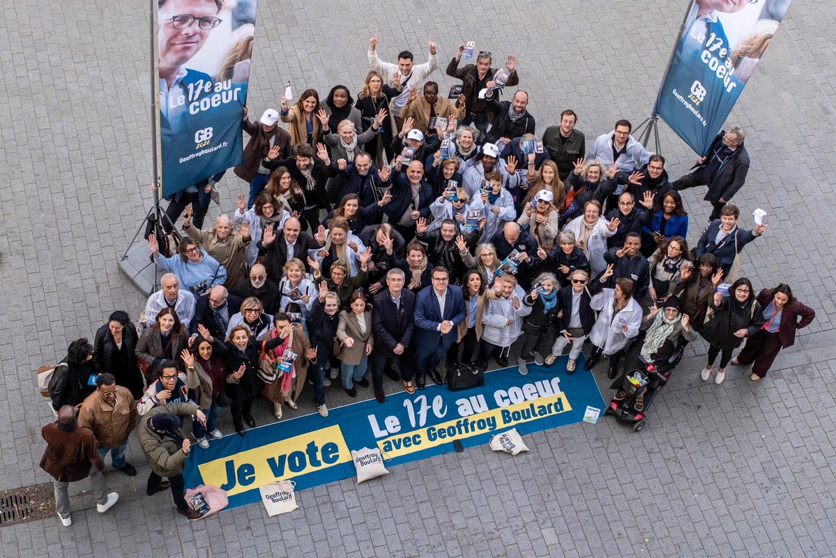 Des sourires, des bras levés, des convictions partagées.
La #TeamGB au complet pour clôturer une campagne menée avec #Le17eAu💙
Le 17e, c’est nous, c’est vous, c’est ensemble, avec <a href="/geoffroyboulard/">Geoffroy Boulard</a> !
#Paris17 #ChangerParis #Municipales2026 #GB2026