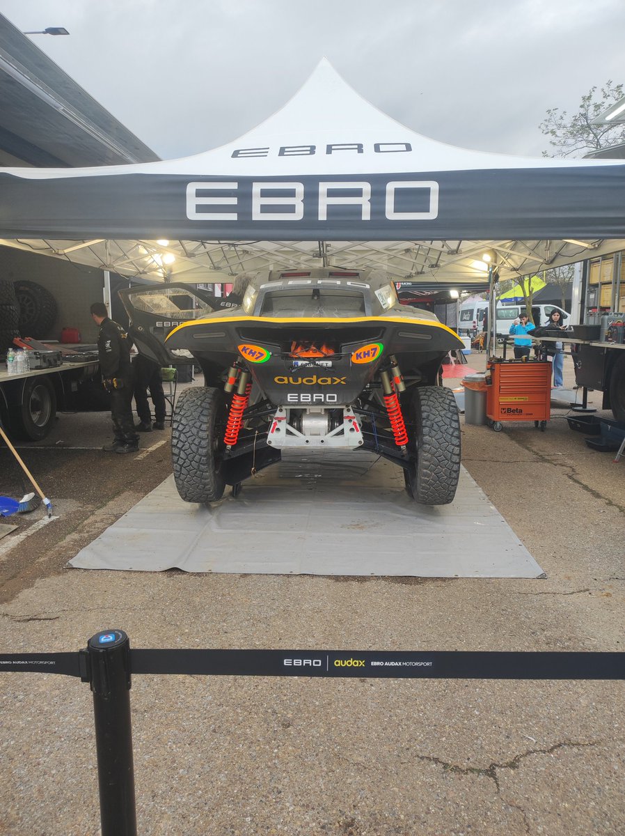 ManuRM1902's tweet photo. Visitilla por el bivouac del Rally Raid Portugal 🔥 https://t.co/uyYn6RtFoY