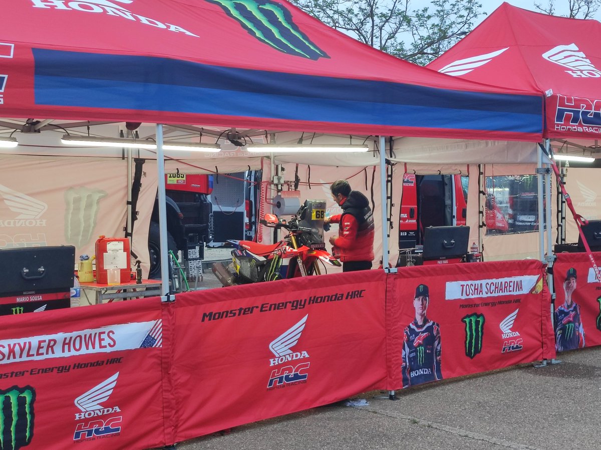 ManuRM1902's tweet photo. Visitilla por el bivouac del Rally Raid Portugal 🔥 https://t.co/uyYn6RtFoY